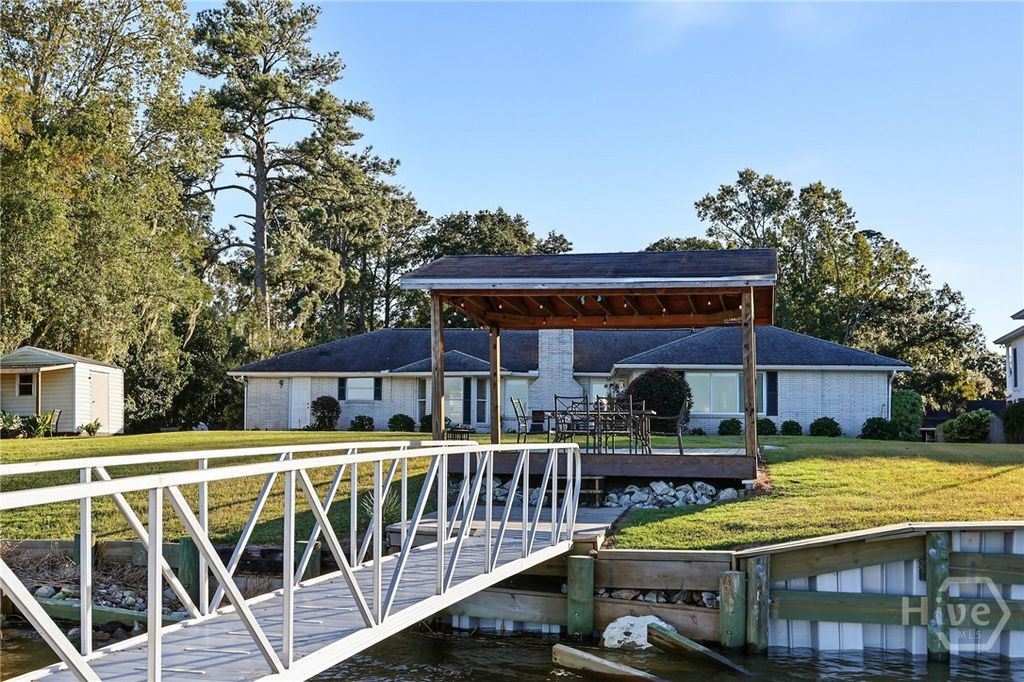Image 4 of property listing at 126 Williamson Drive, Richmond Hill, GA 31324