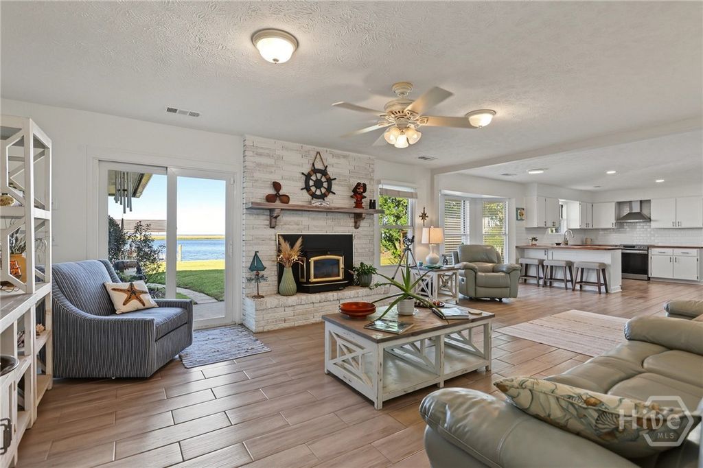 Image 7 of property listing at 126 Williamson Drive, Richmond Hill, GA 31324