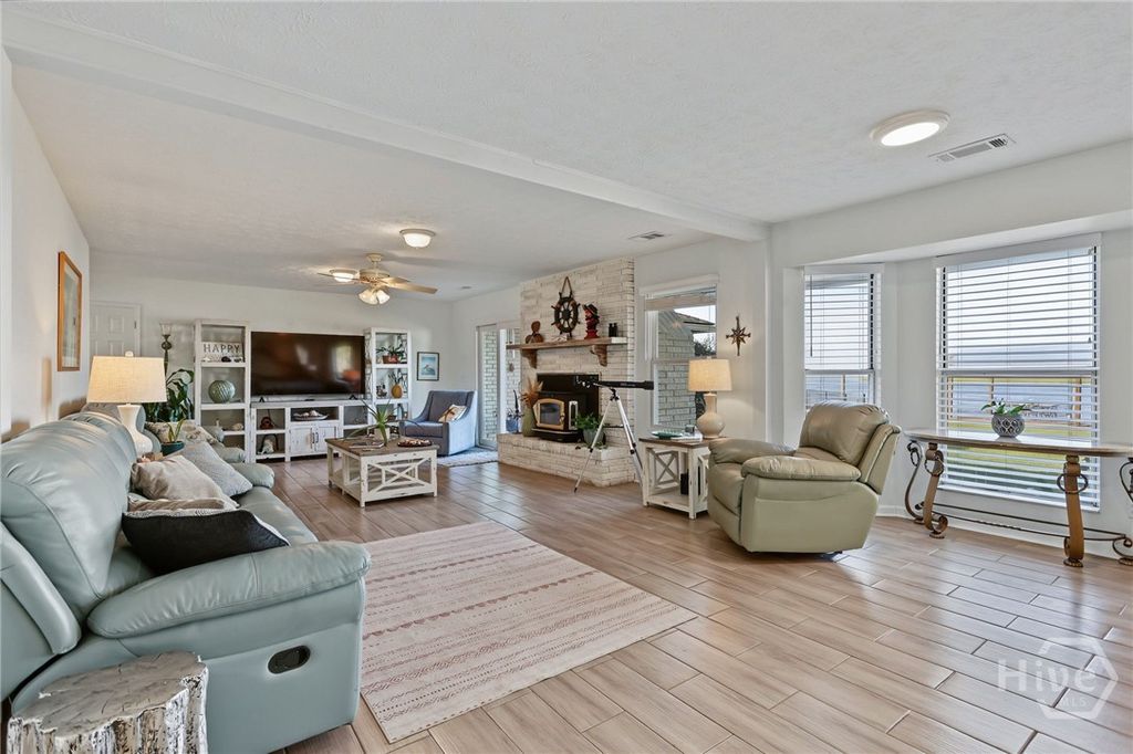 Image 8 of property listing at 126 Williamson Drive, Richmond Hill, GA 31324