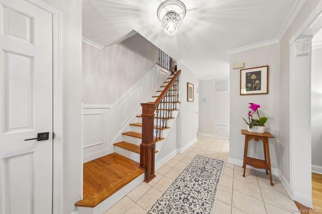 3 Camsanette Court, Glen Cove, NY 11542