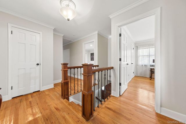 3 Camsanette Court, Glen Cove, NY 11542