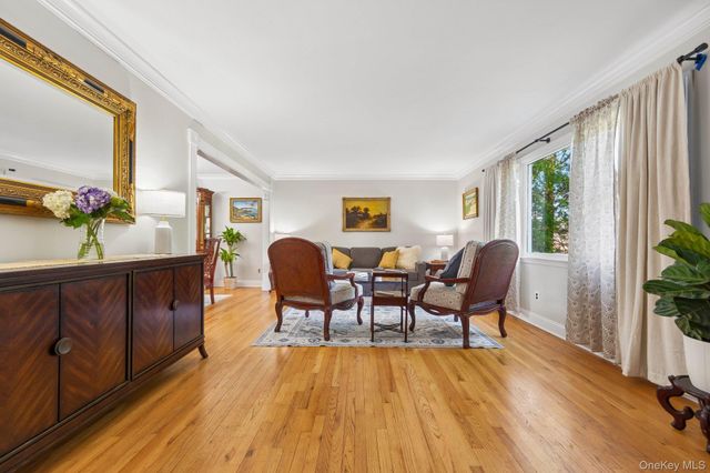 3 Camsanette Court, Glen Cove, NY 11542