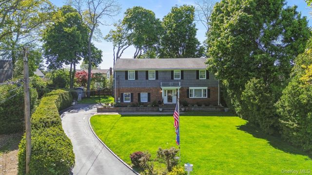 3 Camsanette Court, Glen Cove, NY 11542