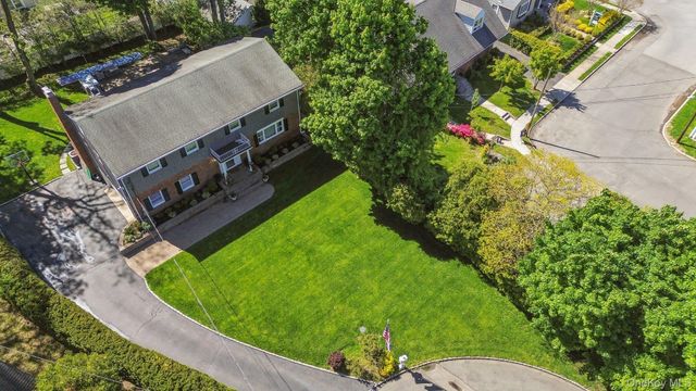 3 Camsanette Court, Glen Cove, NY 11542