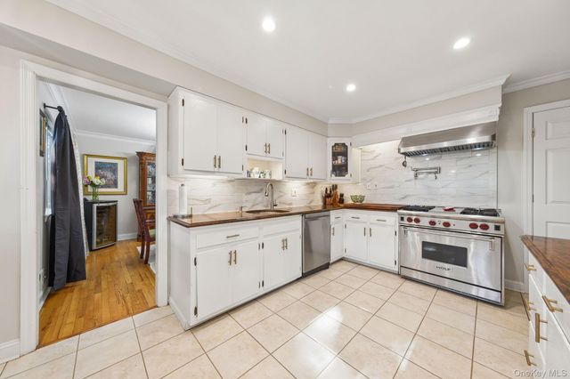 3 Camsanette Court, Glen Cove, NY 11542