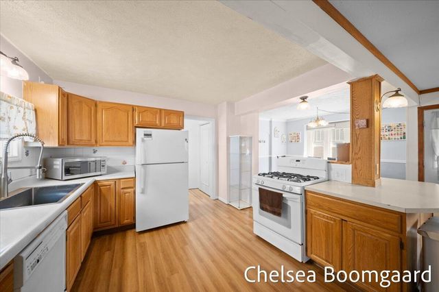 22 Elmwood Street, Grand Rapids, MI 49505