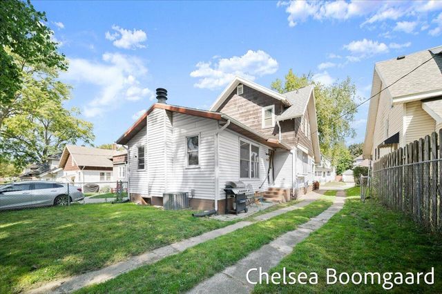 22 Elmwood Street, Grand Rapids, MI 49505