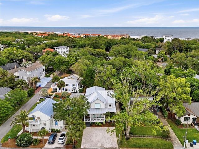 1136 Peachtree Street, St. Simons Island, GA 31522