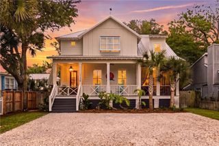 1136 Peachtree Street, St. Simons Island, GA 31522