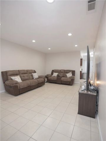 14527 Plummer 202, Panorama City, CA 91402