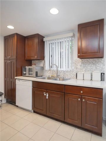 14527 Plummer 202, Panorama City, CA 91402