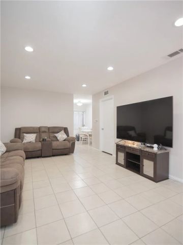 14527 Plummer 202, Panorama City, CA 91402