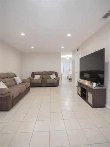 14527 Plummer 202, Panorama City, CA 91402