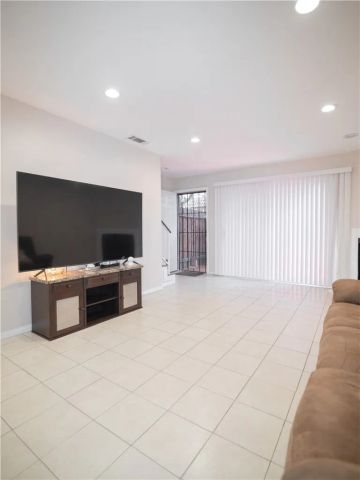 14527 Plummer 202, Panorama City, CA 91402