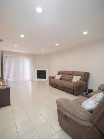14527 Plummer 202, Panorama City, CA 91402