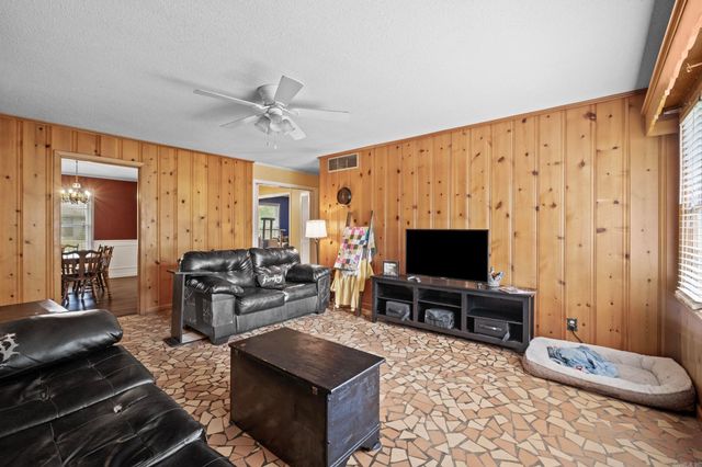 1903 W Arch Avenue, Searcy, AR 72143