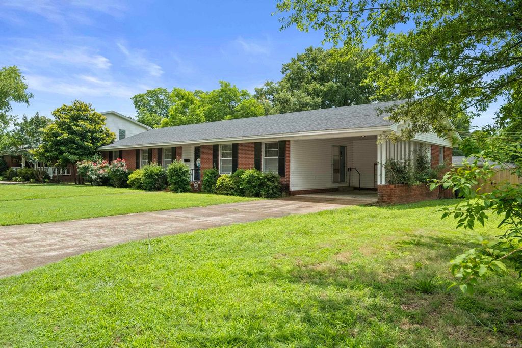 1903 W Arch Avenue, Searcy, AR 72143