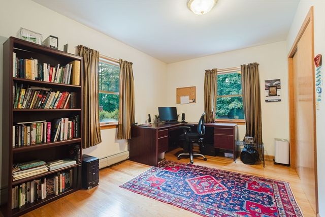 16 Pine Hill Rd, Easthampton, MA 01027