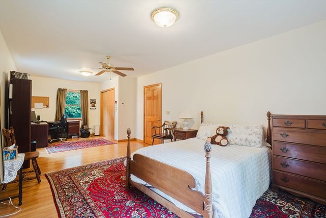16 Pine Hill Rd, Easthampton, MA 01027
