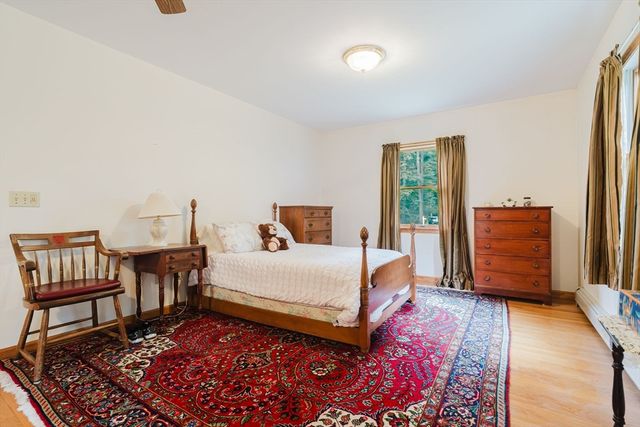 16 Pine Hill Rd, Easthampton, MA 01027