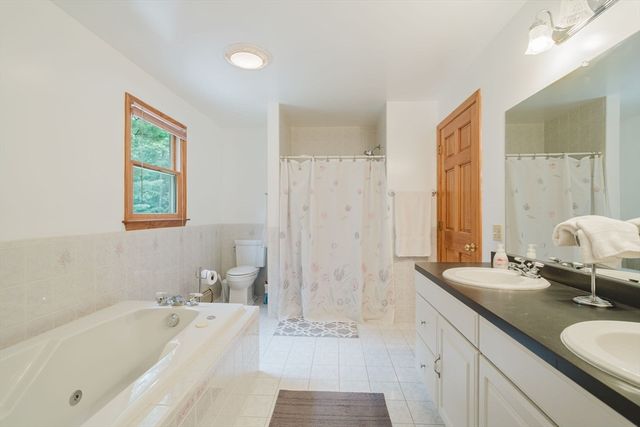 16 Pine Hill Rd, Easthampton, MA 01027