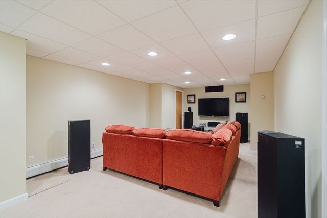 16 Pine Hill Rd, Easthampton, MA 01027