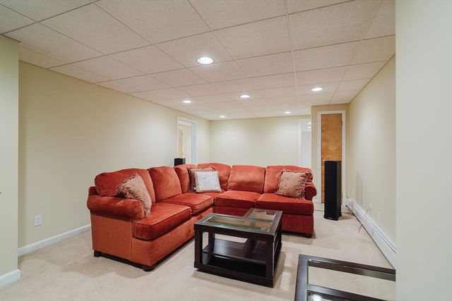 16 Pine Hill Rd, Easthampton, MA 01027