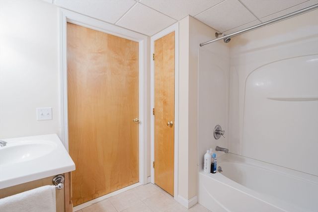 16 Pine Hill Rd, Easthampton, MA 01027