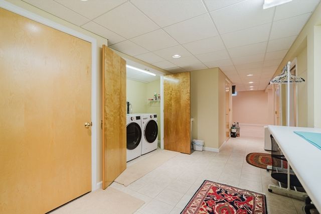 16 Pine Hill Rd, Easthampton, MA 01027