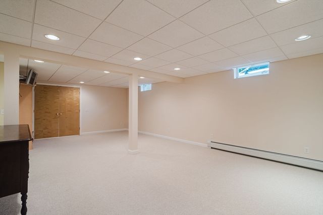 16 Pine Hill Rd, Easthampton, MA 01027