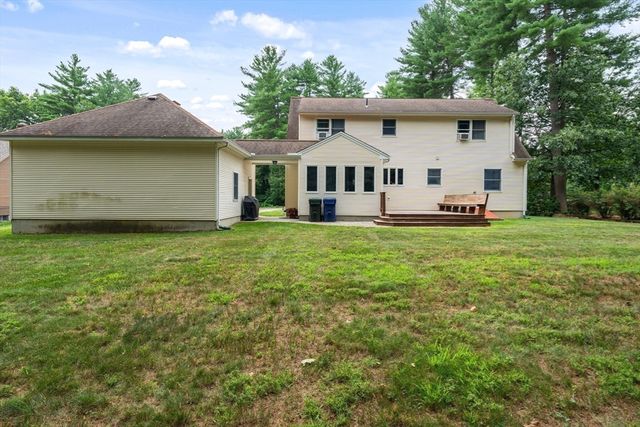 16 Pine Hill Rd, Easthampton, MA 01027
