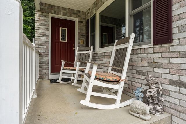 16 Pine Hill Rd, Easthampton, MA 01027