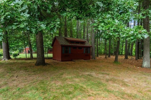 16 Pine Hill Rd, Easthampton, MA 01027