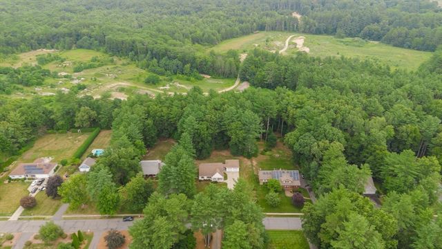16 Pine Hill Rd, Easthampton, MA 01027