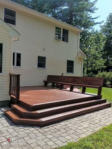 16 Pine Hill Rd, Easthampton, MA 01027