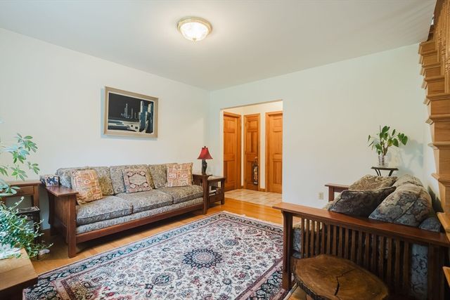 16 Pine Hill Rd, Easthampton, MA 01027