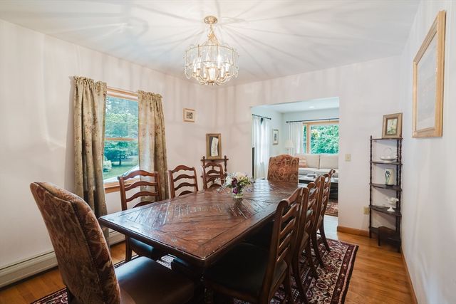 16 Pine Hill Rd, Easthampton, MA 01027