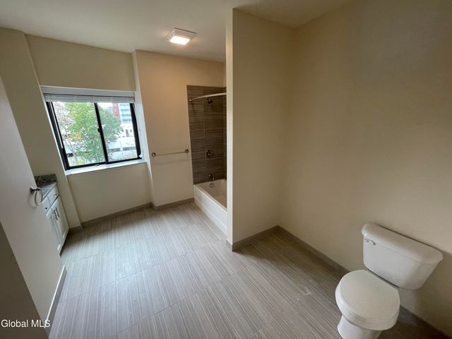 192 Erie Boulevard, Schenectady, NY 12305