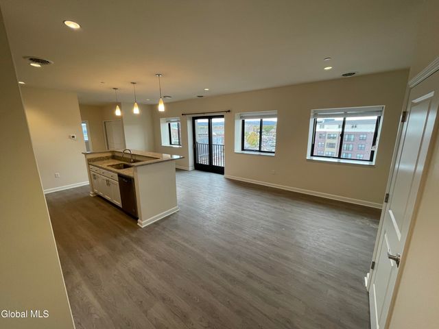 192 Erie Boulevard, Schenectady, NY 12305