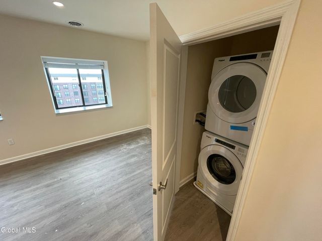 192 Erie Boulevard, Schenectady, NY 12305