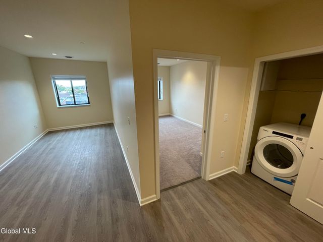 192 Erie Boulevard, Schenectady, NY 12305