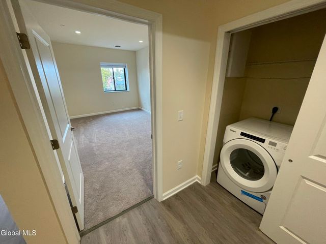 192 Erie Boulevard, Schenectady, NY 12305