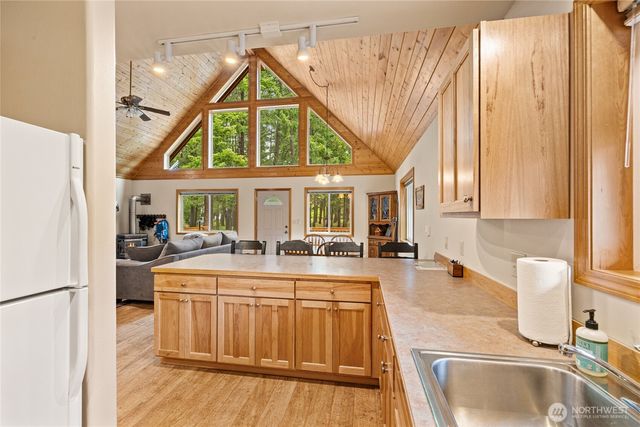 420 Vinegar Bend Road, Ronald, WA 98940