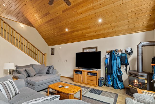 420 Vinegar Bend Road, Ronald, WA 98940