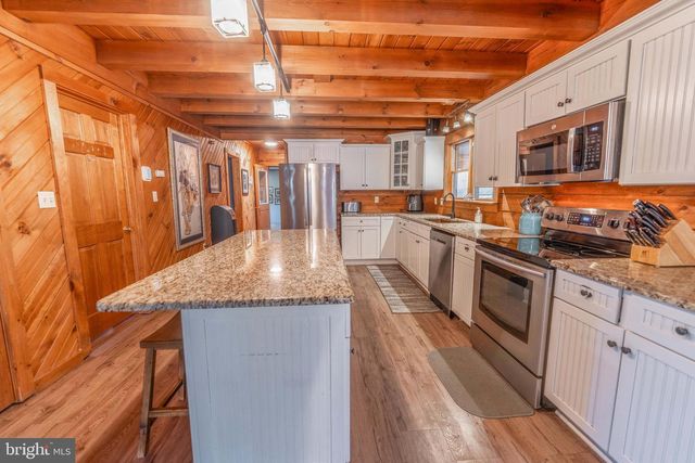9 IRISH RD, New Bloomfield, PA 17068