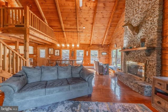 9 IRISH RD, New Bloomfield, PA 17068