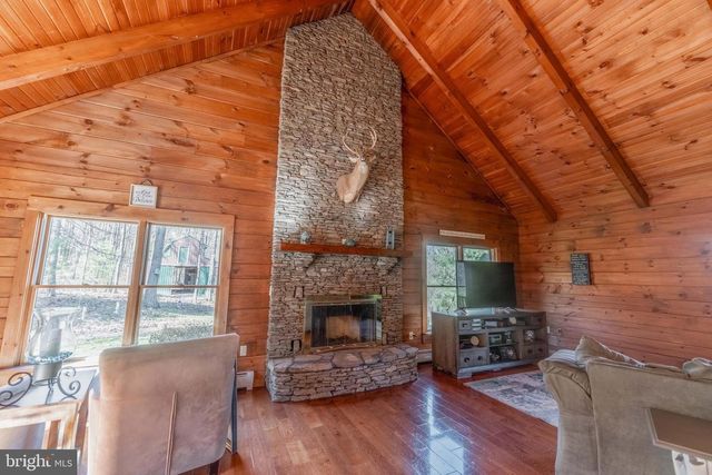 9 IRISH RD, New Bloomfield, PA 17068
