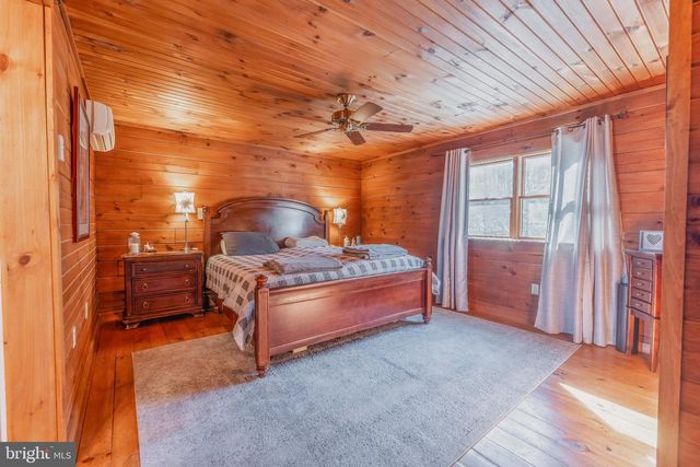 9 IRISH RD, New Bloomfield, PA 17068