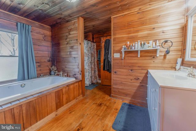 9 IRISH RD, New Bloomfield, PA 17068