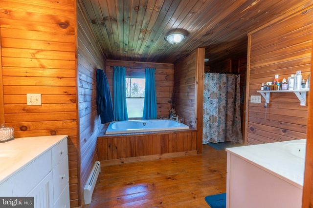 9 IRISH RD, New Bloomfield, PA 17068